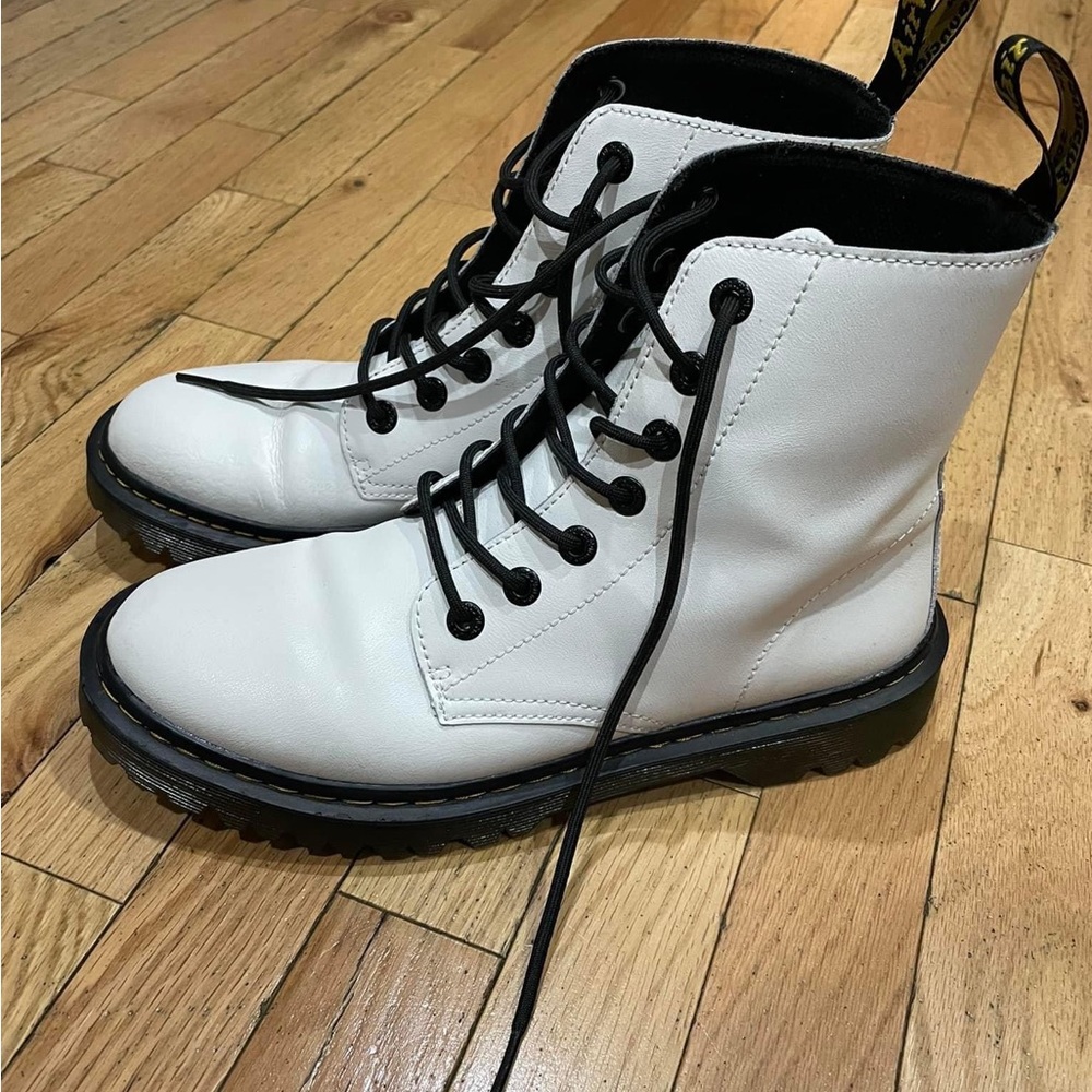 Womens size 9 Doc Martens
